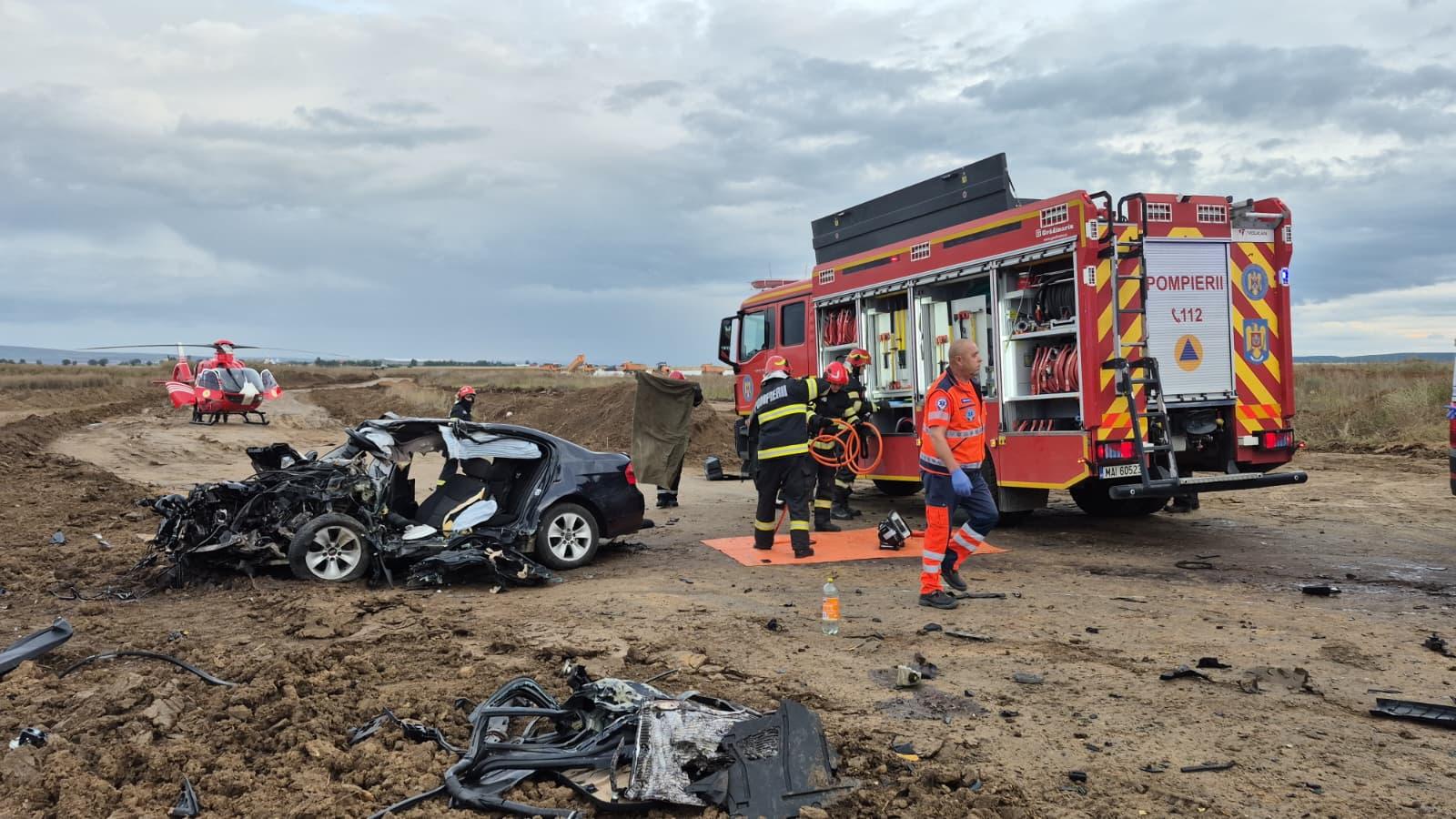 Moartea a venit cu 120 km/h. 3 vieți curmate într-o secundă la Iași, după ce o mașină s-a izbit de un camion