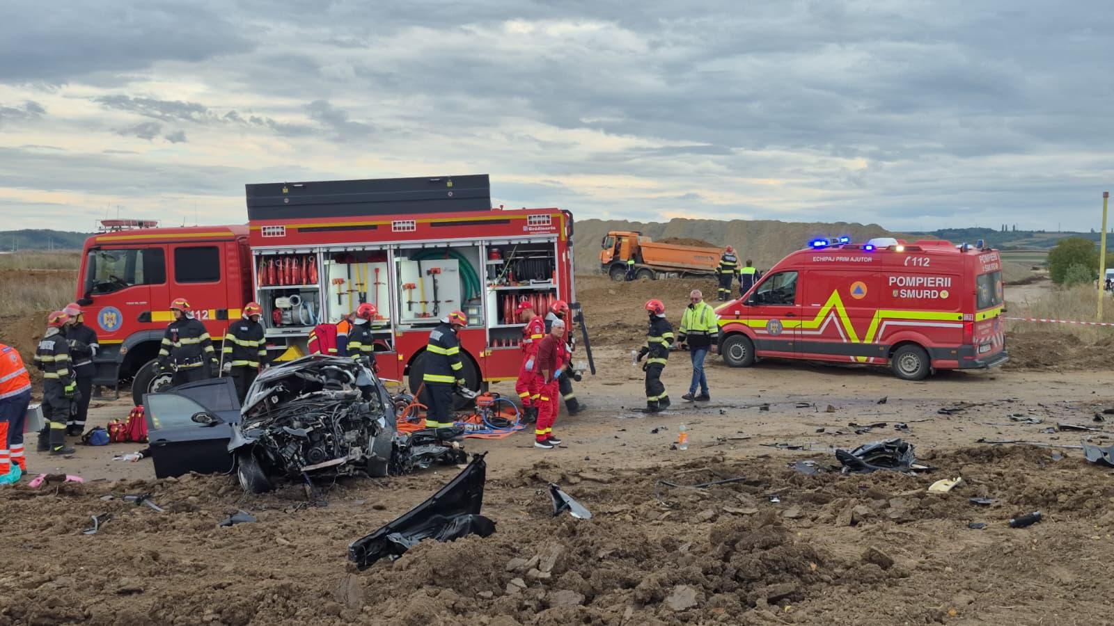 Moartea a venit cu 120 km/h. 3 vieți curmate într-o secundă la Iași, după ce o mașină s-a izbit de un camion