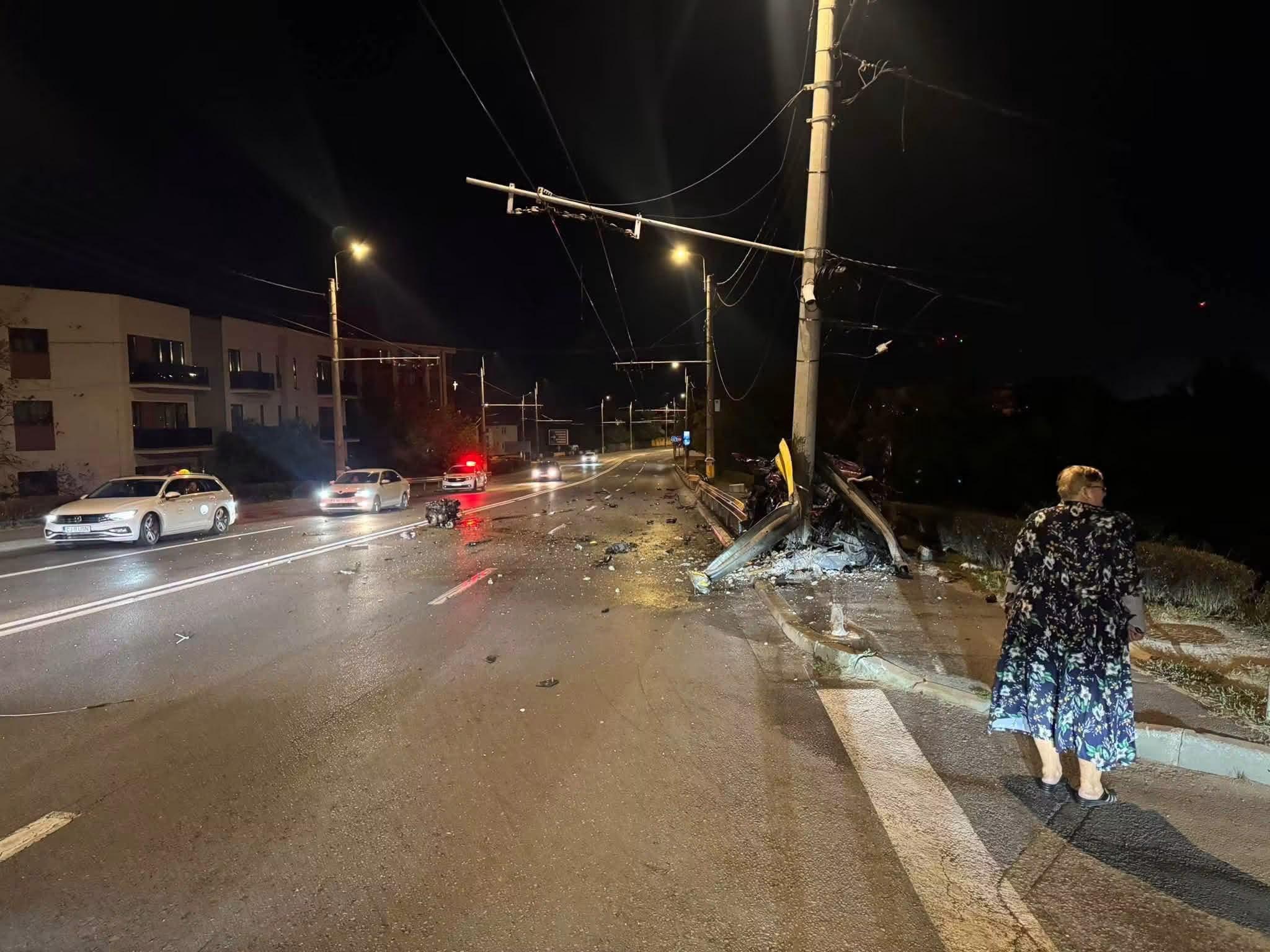 Momentul când un tânăr intră cu viteză într-un stâlp în Cluj. Nu a avut nicio şansă