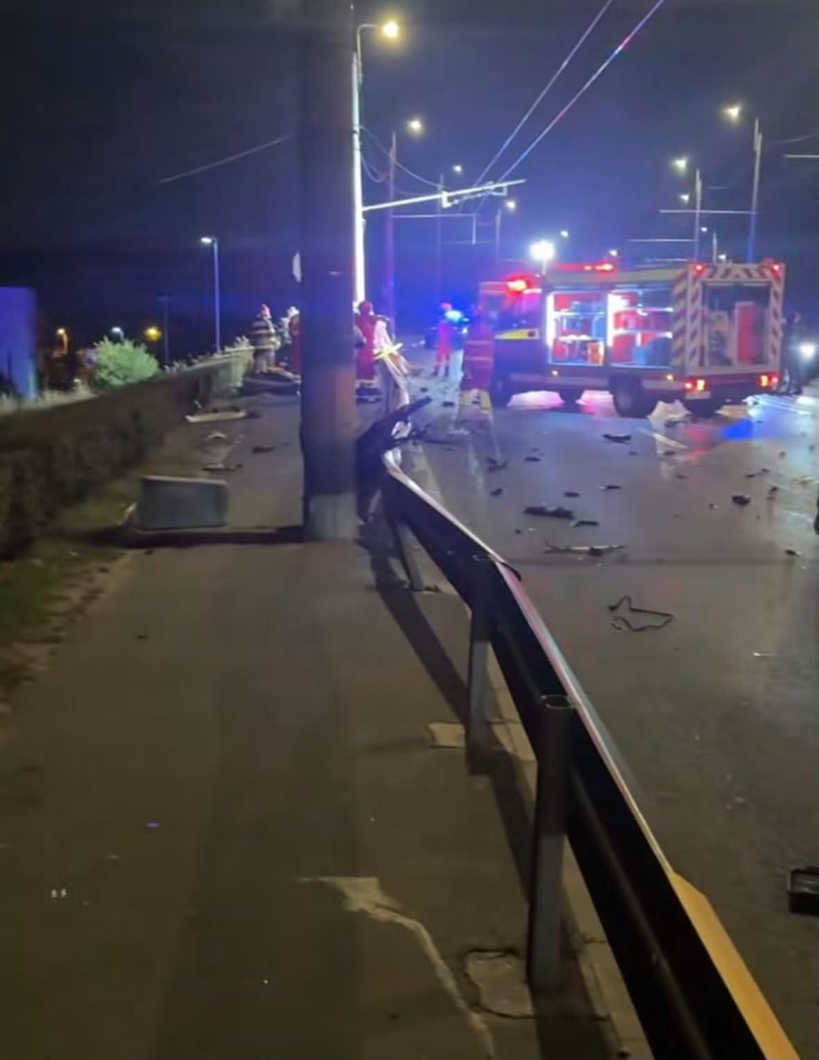 Momentul când un tânăr intră cu viteză într-un stâlp în Cluj. Nu a avut nicio şansă