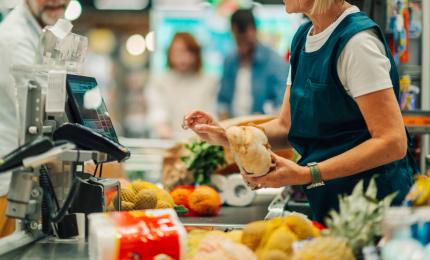 O casieră a furat 338.000 euro de la un supermarket în Spania. A folosit aceeaşi metodă de peste 1.000 de ori