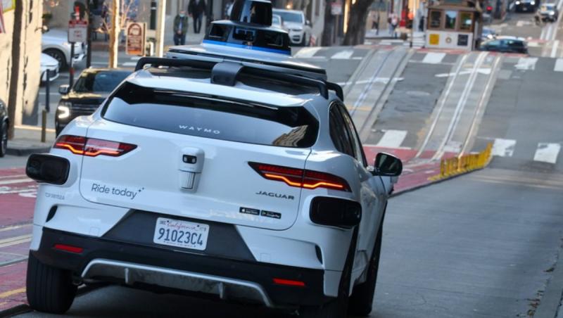 Orașul care și-a lansat oficial taxiurile autonome. Un șofer e gata, însă, să intervină