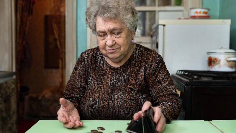 Când intră pensiile pe card în octombrie 2026