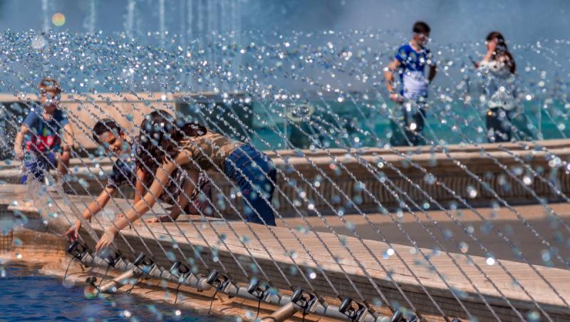 Cod galben de caniculă în trei sferturi din ţară. Weekend cu temperaturi de foc. Cum va fi vremea în Bucureşti