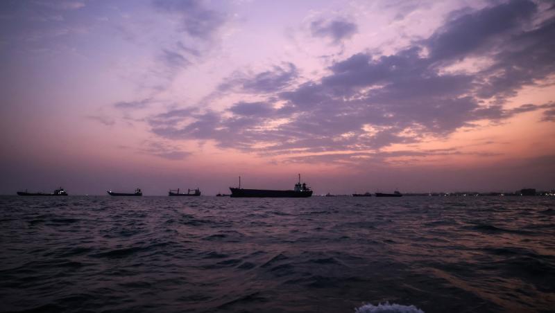 Iranul ripostează după atacurile SUA şi loveşte mai multe nave în Strâmtoarea Ormuz