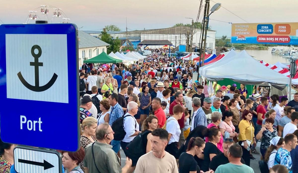 O comună din România, invadată de turişti după un fakenews cu ChatGPT. Primarul îi roagă să plece acasă