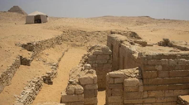 Ce au descoperit arheologii într-un mormânt de acum 4.400 de ani din Egipt