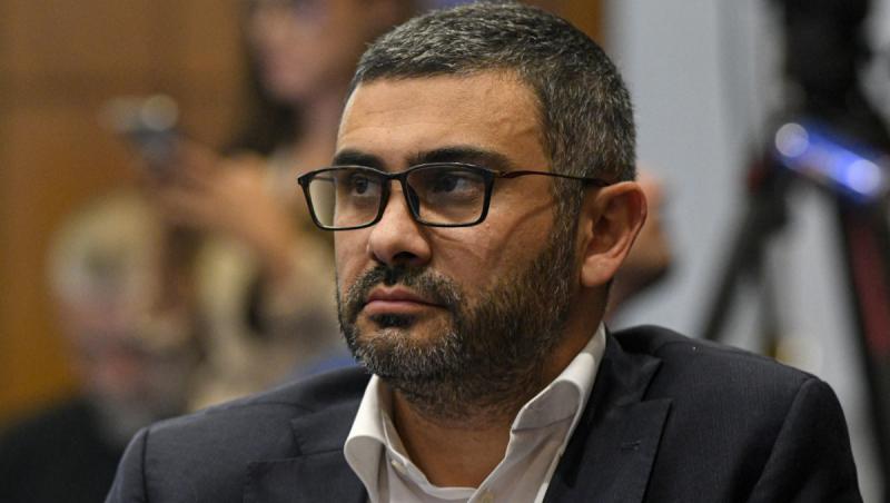 Florin Manole afirmă că a zburat în Mykonos în avion cu Deliorga şi Ponta pentru "teme de legislație a muncii"