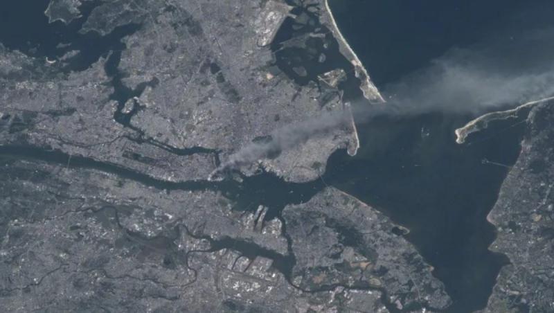 În urmă cu 25 de ani, un astronaut NASA a surprins din spațiu o imagine a atentatelor de la 11 septembrie