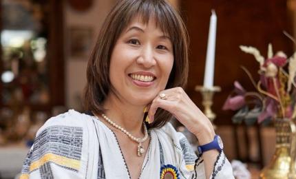 O japoneză a transformat hârtia într-o afacere de succes în România. Produsele ei se vând cu mii de lei