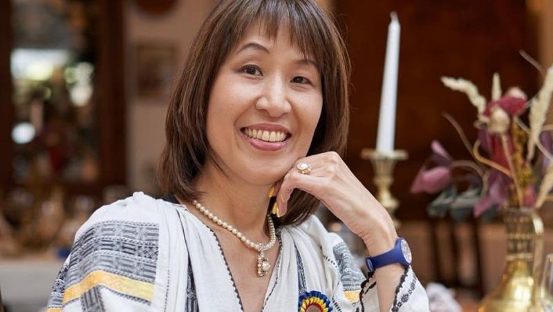 O japoneză a transformat hârtia într-o afacere de succes în România. Produsele ei se vând cu mii de lei