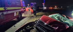 Dezastru pe o șosea din Suceava. Un tânăr de 21 de ani a murit după ce s-a răsturnat cu mașina și a ieșit în afara drumului