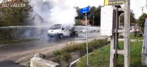 O camionetă a explodat pe un drum din Vâlcea. Era încărcată cu butelii de oxigen și zeci de litri de diluant