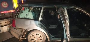 Accident grav în Suceava: Cinci persoane, printre care şi un bebeluş, au ajuns la spital, după ce maşina în care se aflau a fost proiectată într-un TIR