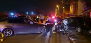 Doi şoferi băuți din Constanța şi-au făcut maşinile praf, după ce s-au izbit violent. Cel mai în vârstă a rămas captiv între fiarele autoturismului