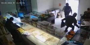 Șase soldați ruși au furat mandarinele dintr-un magazin ucrainean