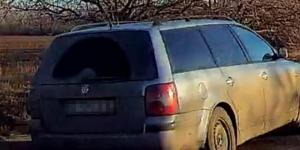 Şoferiţă de VW cu doi copii în maşină căutată peste tot, după ce a provocat un accident şi a fugit (video)