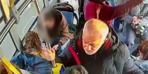 Hoţi de buzunare surprinşi de camera de supraveghere furând dintr-un autobuz din Capitală