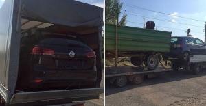 Caravana bizară de mașini tractate de către doi șoferi români, oprită în Ungaria (Video)
