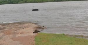 Miracol după un accident dramatic: O femeie dată dispărută găsită în viaţă într-o maşină scufundată într-un lac din Texas