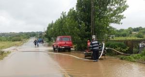Urgie la Tulcea! Ploile torenţiale au inundat străzile oraşului şi au distrus gospodării (Video)