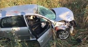 Trei tineri, ucişi de un şofer de 19 ani care s-a urcat beat la volan, în Sântimbru. Alţi trei sunt răniţi grav, după ce băiatul i-a spulberat pe marginea drumului