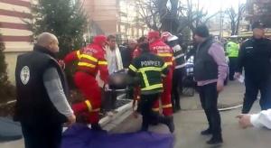 Scene de groază în Buzău! Directoarea unei şcoli a intrat cu maşina pe trotuar, într-un grup de oameni. Este plan roşu de intervenţie (Video)