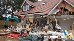 Un român de 30 ani din Londra a distrus vile în valoare de 4 milioane de lire sterline, pentru că nu și-a primit banii (Video)