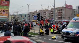 Cel puțin 17 persoane au fost lovite în plin de un șofer în Szczecin, Polonia. Bărbatul a fugit de la locul accidentului