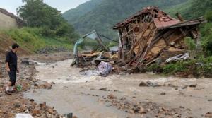 STARE DE URGENŢĂ în Coreea de Nord! Cel puţin 60 de persoane au decedat şi 40.000 au fost evacuate, după inundaţiile care au devastat ţara (IMAGINI TERIFIANTE)