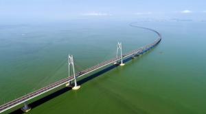 Se deschide cel mai lung pod din lume, peste Marea Chinei de Sud. Are 35 de km