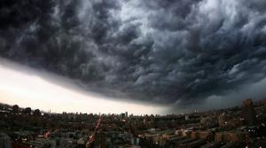 Vremea se schimbă dramatic în câteva ore, în Bucureşti! ANM anunţă ploi torenţiale, vijelii şi grindină în toată ţara