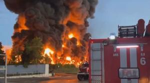 Incendiu puternic, lângă Crimeea. Un depozit de carburant a luat foc