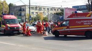 Update: grav accident în Bucureşti: doi copii au fost loviţi de o maşină când au traversat fără să se asigure
