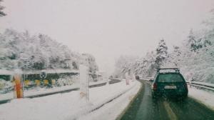 Ninge abundent pe autostrada A3 Turda – Gilău. Circulaţia se desfăşoară în condiţii de iarnă. Este cod galben de ninsori şi viscol în 14 judeţe