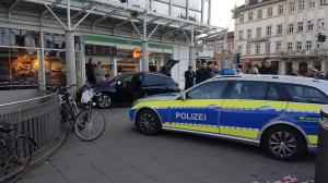 ATAC TERORIST în Germania: Un bărbat a intrat cu maşina în mulţime. Suspectul a fost împuşcat de poliţişti