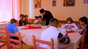 Împarte Speranţa: Preotul Daniel Necula din Buzău, protectorul a zeci de copii