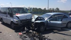 ACCIDENT GRAV pe podul de la Medgidia: TREI VICTIME, după ce şoferul unui Peugeot s-a IZBIT FRONTAL de o autoutilitară! IMAGINI DRAMATICE