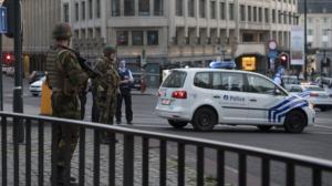ATAC TERORIST EȘUAT la Bruxelles! Un terorist cu centură explozivă a fost eliminat de soldați! Evacuări masive, ROMÂNI prinși în haos