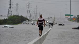 Stare de URGENȚĂ în Louisiana, unde se îndreaptă furtuna tropicală Harvey! IMAGINI incredibile pe străzile din Houston, complet acoperite de ape (FOTO, VIDEO)