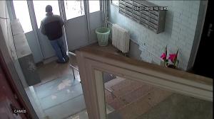 Noi imagini cu pedofilul din lift. Mesajul Poliției Române pentru suspect: 'Te vom găsi! Ești prioritatea noastră!'