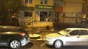 Sumă colosală în bancomatul aruncat în aer la Braşov, vineri noaptea. Tâlharii sunt de negăsit