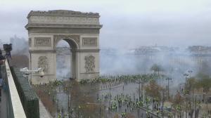 Proteste ample în Franța, ale vestelor galbene. 90 de mii de polițiști și jandarmi mobilizați