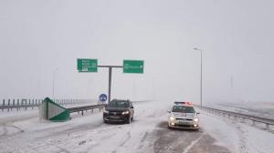 Situația traficului rutier, 28 februarie. Două autostrăzi şi zeci de drumuri naţionale şi judeţene, în continuare închise din cauza zăpezii şi a viscolului