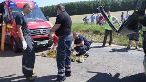 Familia şoferului care s-a lovit intenţionat de camion se afla în maşina din spate şi au văzut toţi cum Liviu se duce spre moarte (Video)