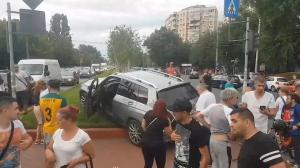 Accident în București, fetiță de 5 ani şi alţi pietoni spulberaţi pe trecere. Șoferul a scăpat bolidul de sub control (Video)