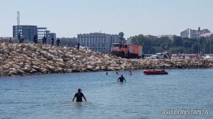 Un copil de 11 ani s-a înecat între stabilopozii de pe plaja Modern din Constanţa