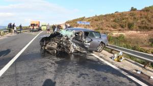 Primele imagini de la accidentul din Huedin. Impact devastator, 3 morţi, şoferul vinovat fost poliţist dat afară din sistem (Video)