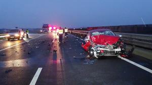 Accident mortal cu români în Ungaria, provocat de o maşină care mergea pe contrasens, pe autostradă