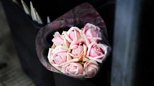 Foloseste serviciul de livrare flori in Bucuresti, atunci cand nu poti sa-i fii alaturi la ziua ei de nastere